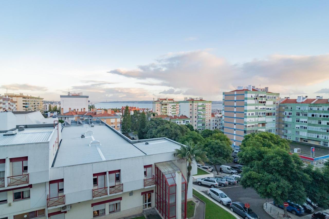 Stylish Apartment W/ River View By Lovelystay Oeiras Luaran gambar